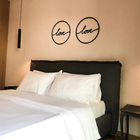 Boutique Homes Волос Екстериор снимка